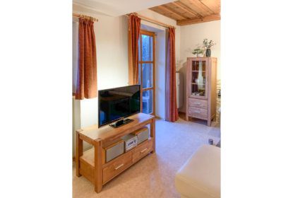 Wohnzimmer mit Fernseher