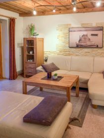 Wohnzimmer mit Sitzecke