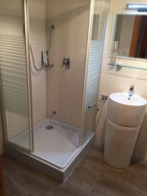 Modernes Badezimmer