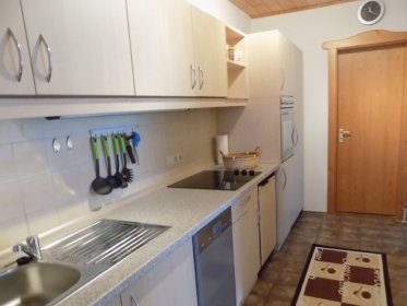 502_grosse-kuechenzeile-mit-geschirrspueler