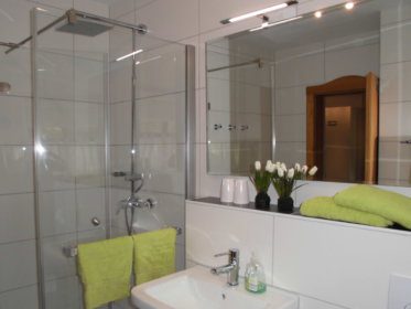 Modernes Badezimmer