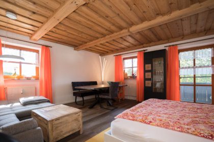 404 Wohnzimmer mit Klappbett