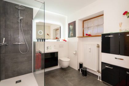 Modernes Badezimmer