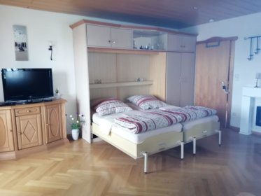 1004 Klappbett im Wohnzimmer